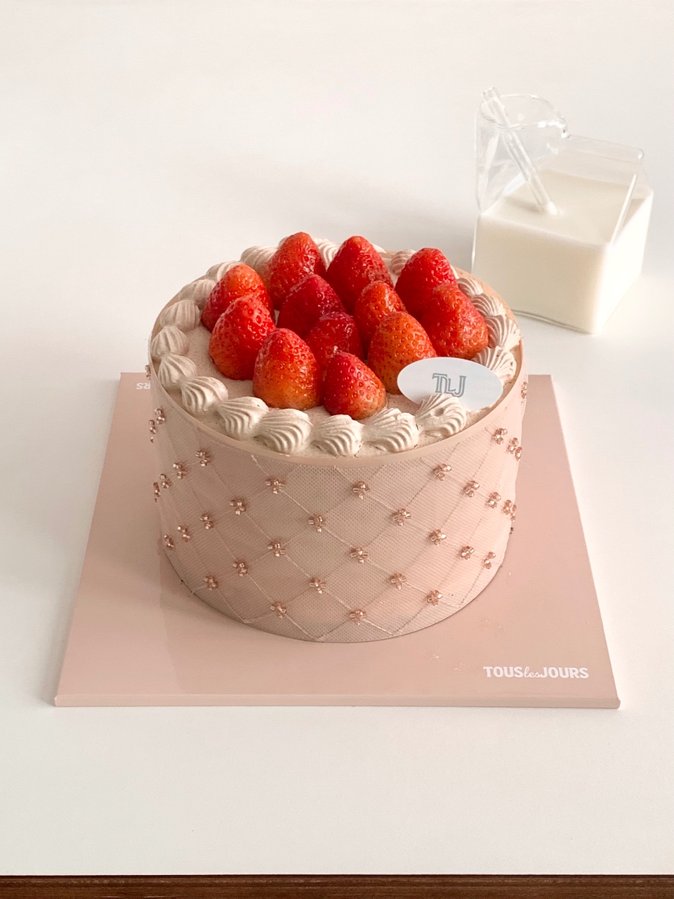 얼그레이 딸기 케이크 🍰
