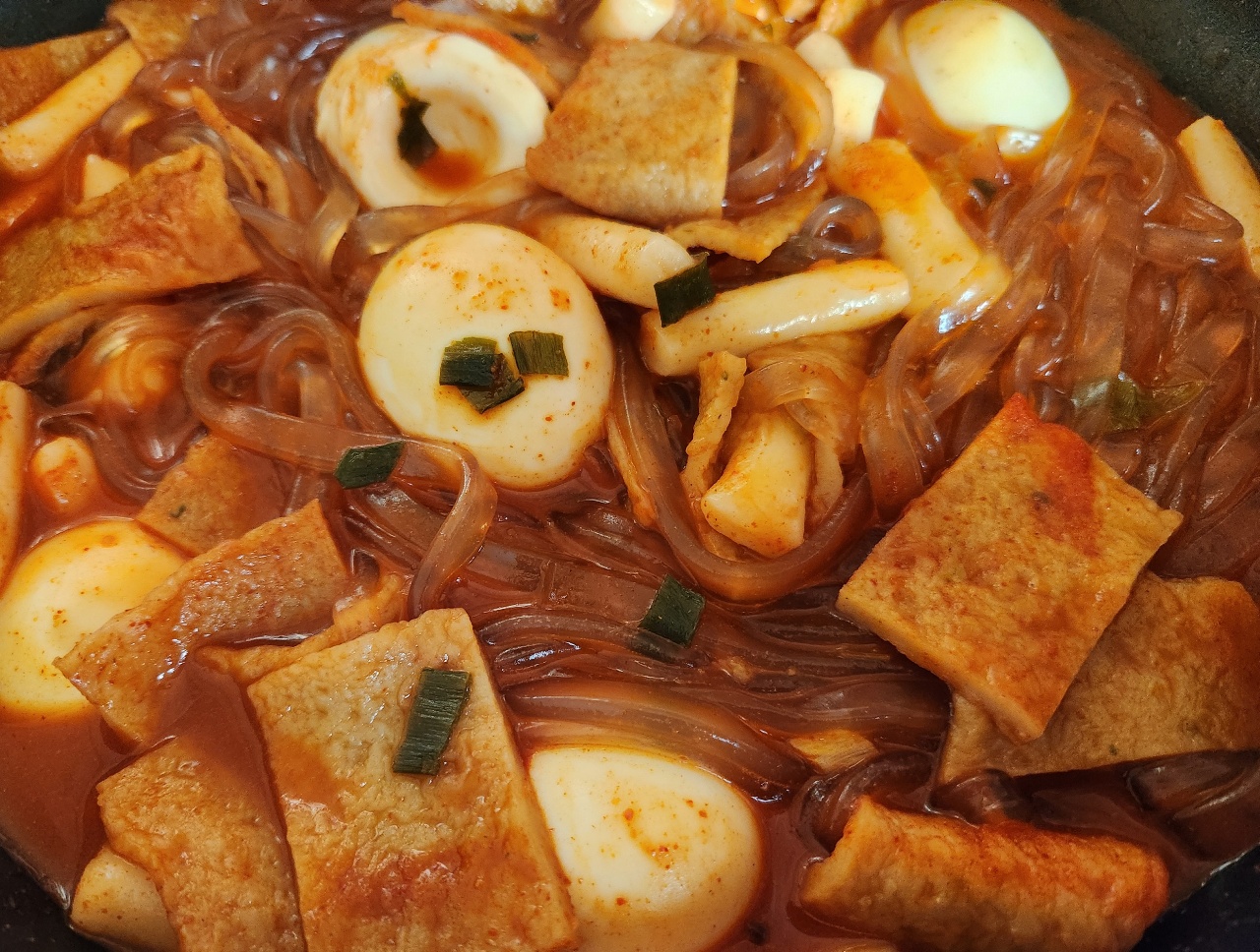 월요일 버텼으니 매콤하게!