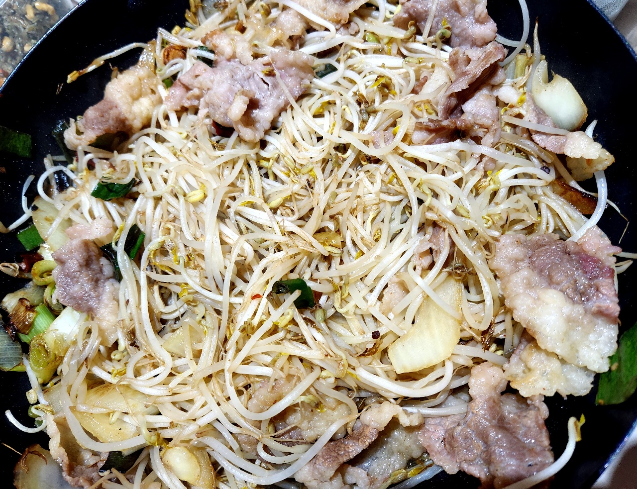 차돌숙주볶음♡
