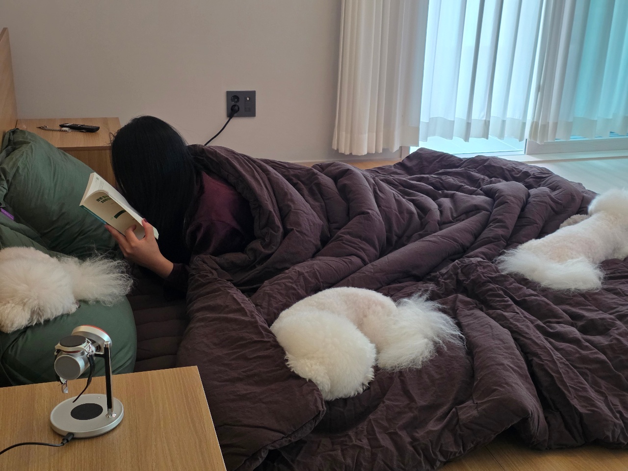 가을컬러로 입힌 침실