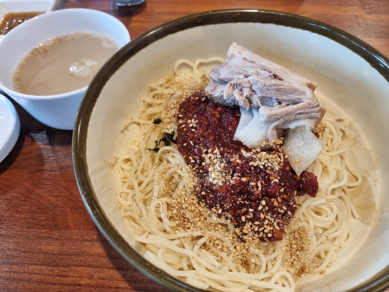 비빔칼국수