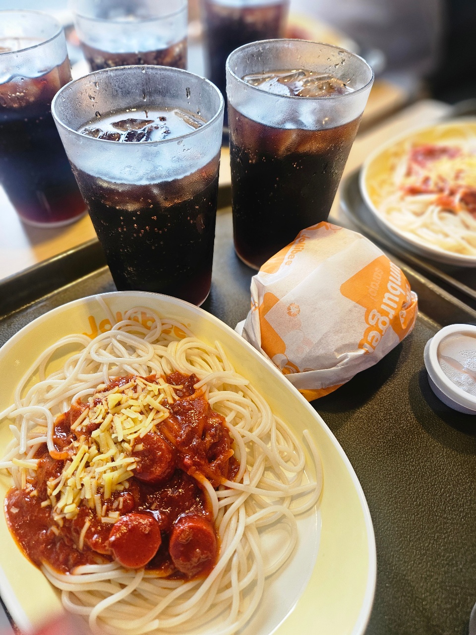 세부가서 졸리비