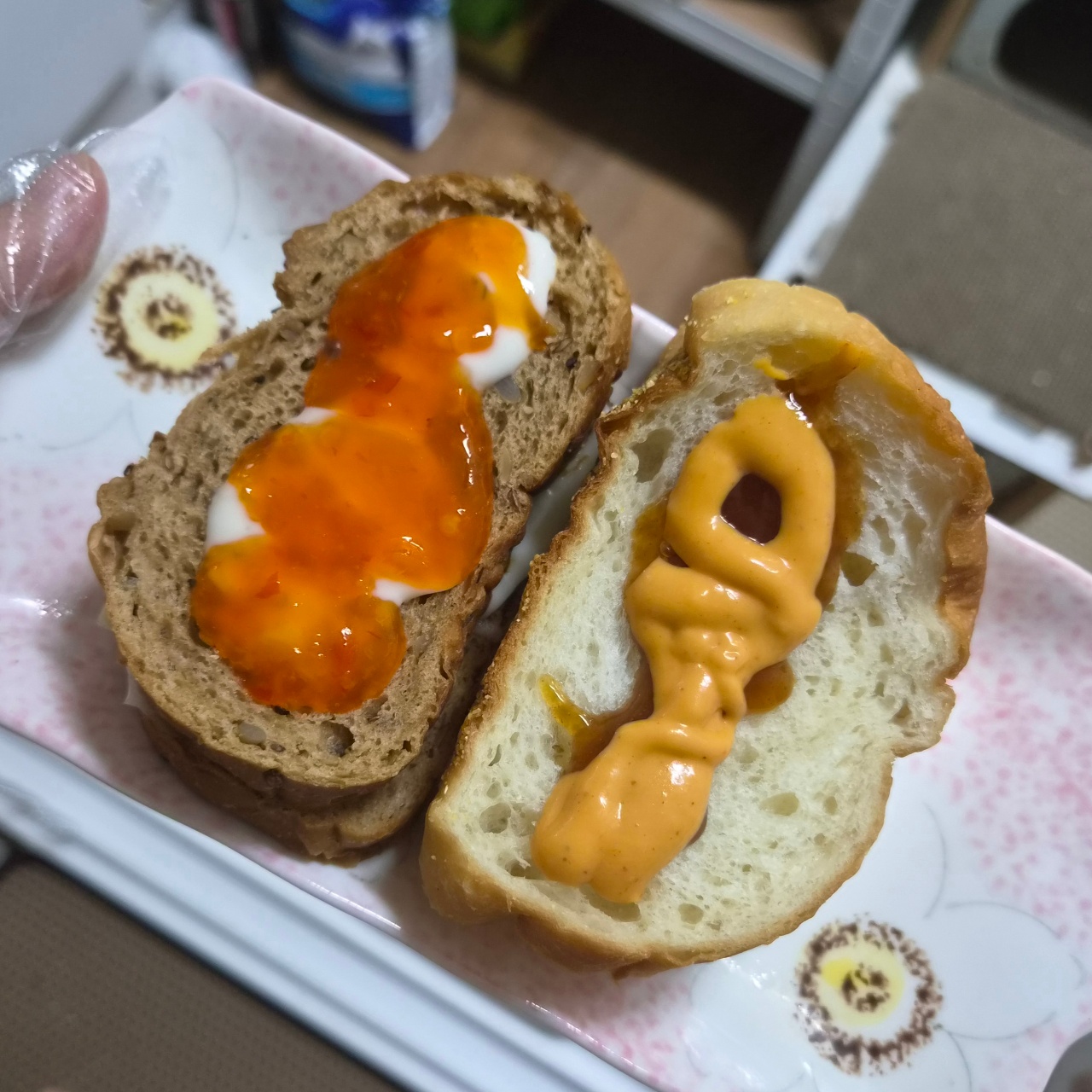 빵,치즈,소스