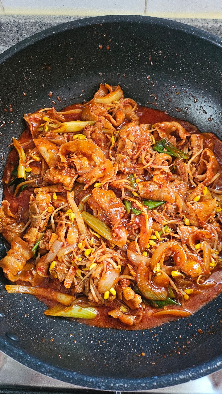 대패삼겹 콩불