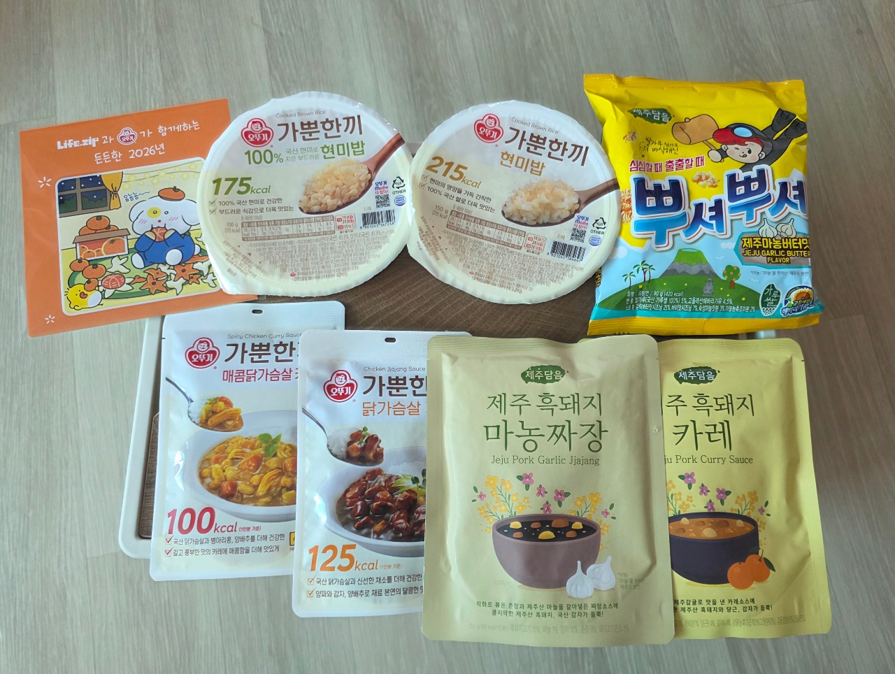 한국 인스턴트 식품과 간식 모음, 밥, 국, 칩, 소스