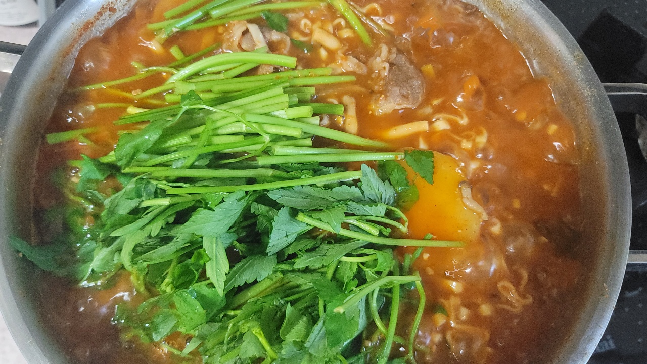 멸치 칼국수로 끓이는 등촌st 샤브 칼국수