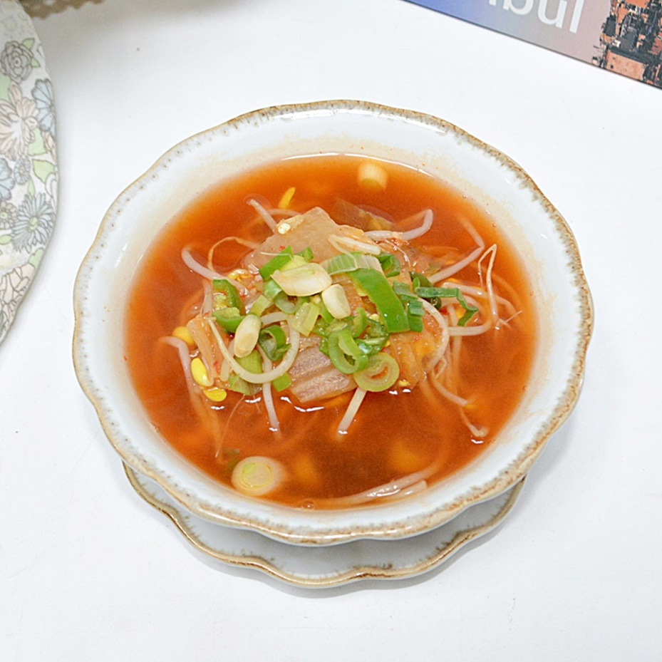 시원한 김치콩나물국