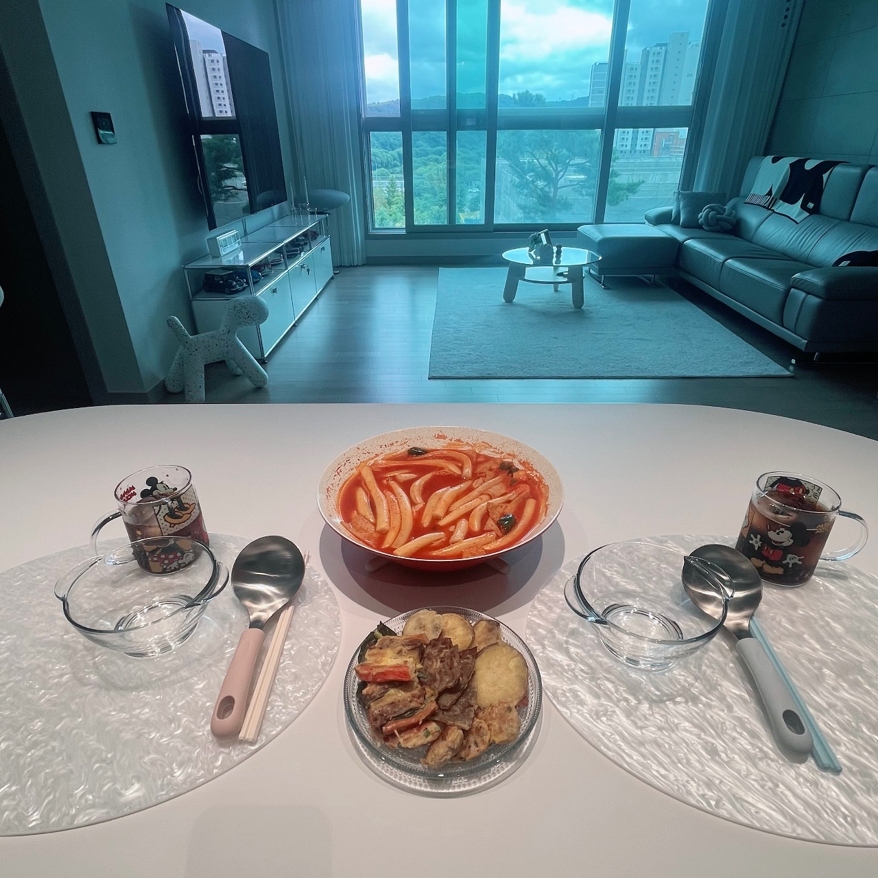 느끼함을 잡아주는 매운 떡볶이🌶️