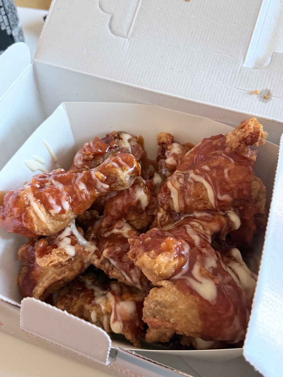 갓 튀긴 치킨