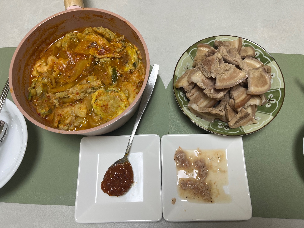 전찌개랑 수육!