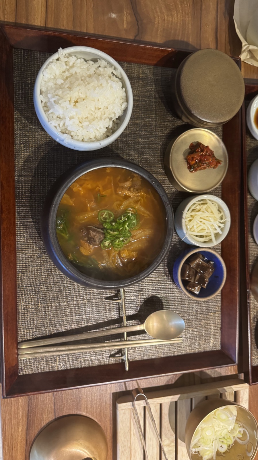 정갈하게 차려진 한식 한 상