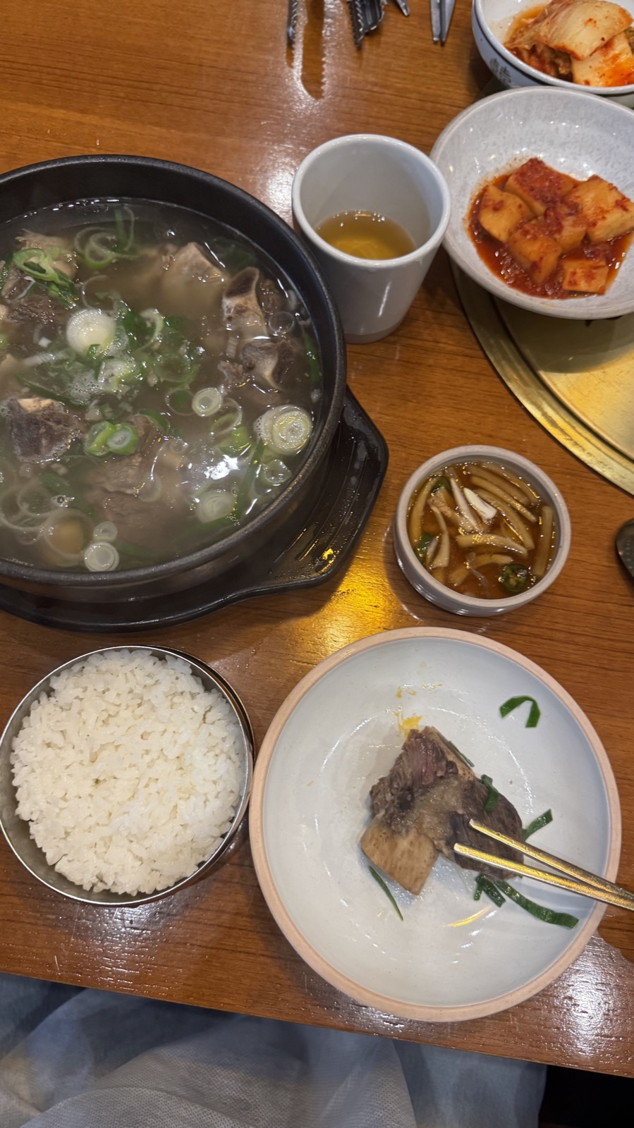 뚝배기에 나온 갈비탕
