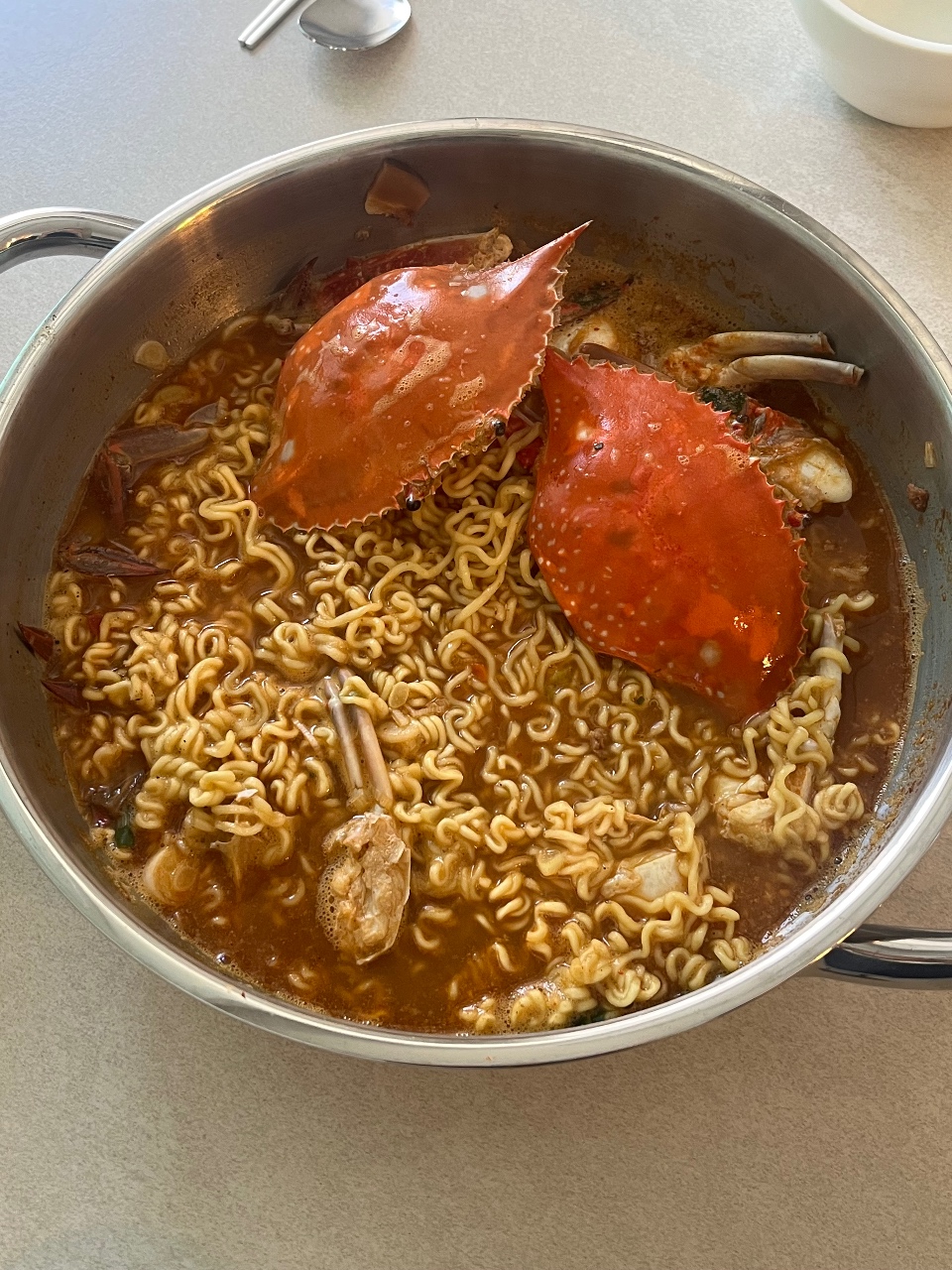 오늘 점심은 꽃게라면입니당🦀