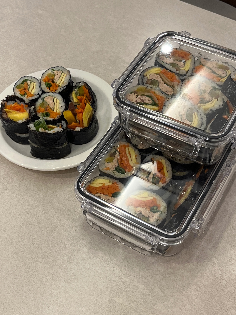 예쁘진 않지만 맛있는 집김밥!!