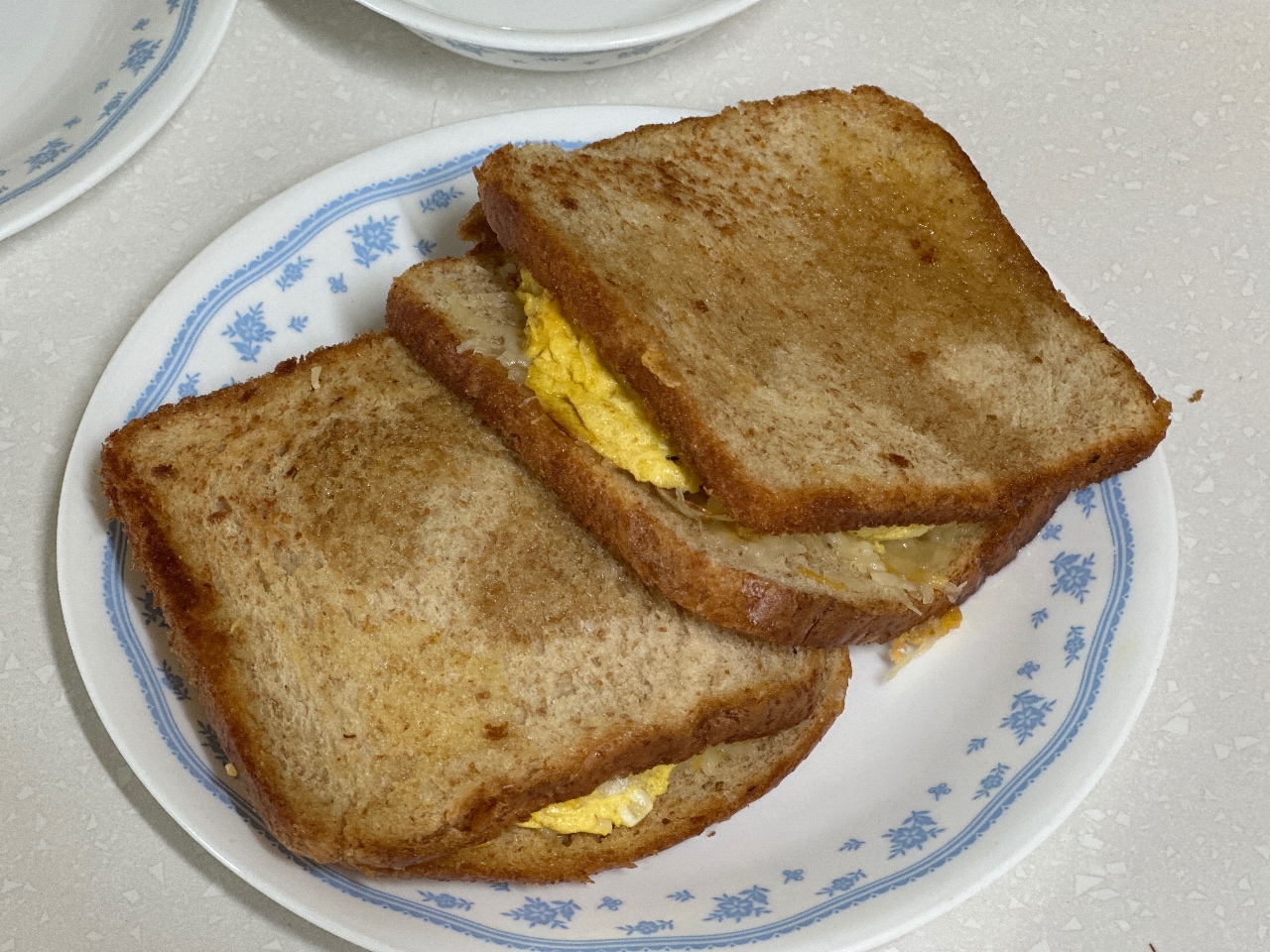 맛있는 토스트를 먹었어요