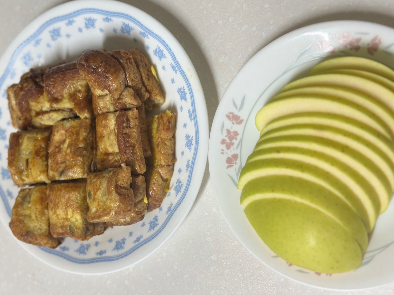 사과🍏랑 토스트랑🍞