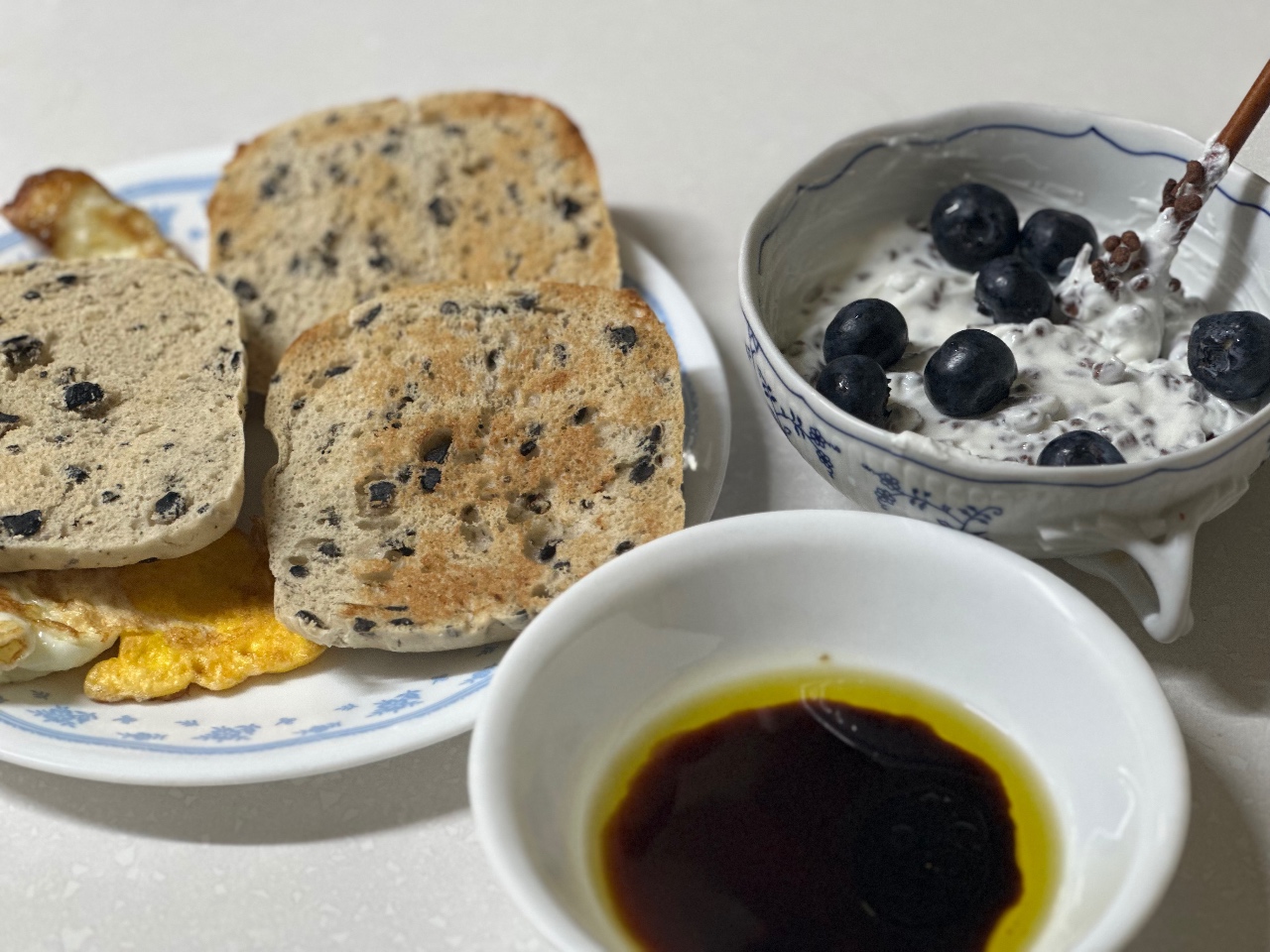 그릭요거트와 올리브치아바타빵 🥖🫐