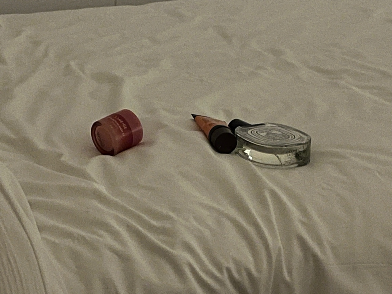 침대맡 필수품..