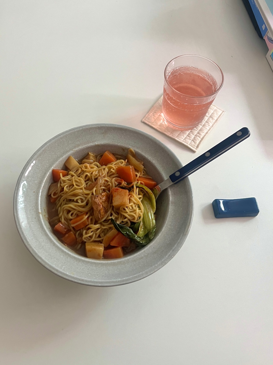 남은 카레에 면 넣고 슉슉