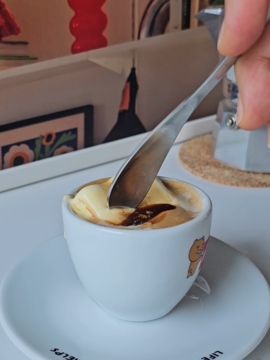 창가에 앉아 아포가토☕️