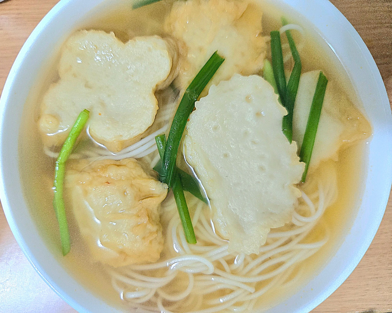쌀쌀한 가을엔 뜨끈한 국수🧡