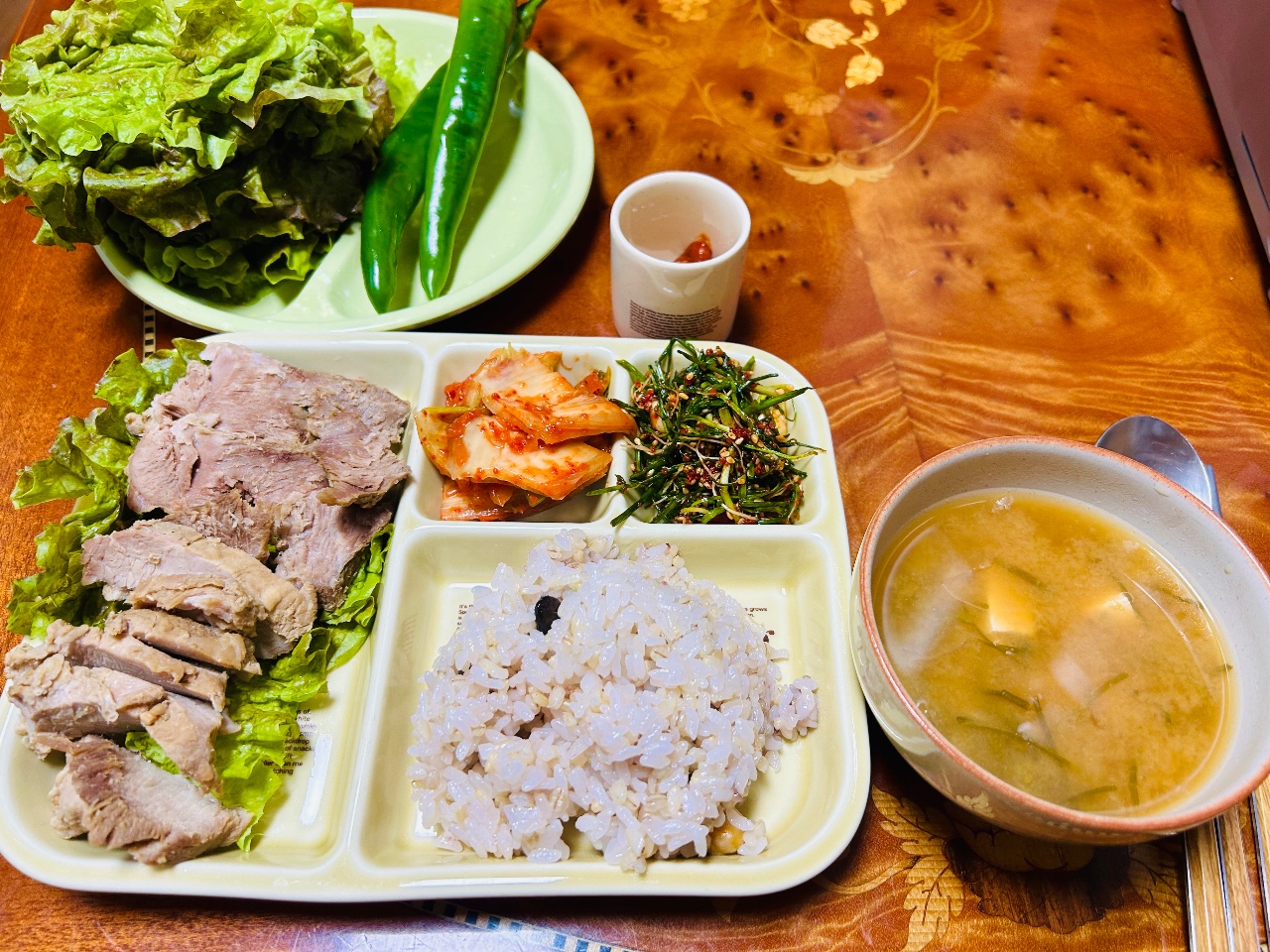 수육 달래 쌈밥 한 상 🐷🌿