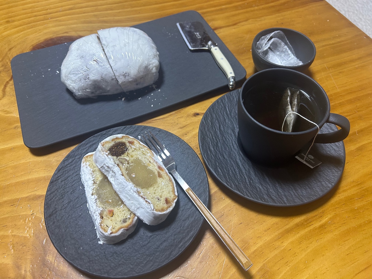 🎄시즌 지나 즐기는 중, 슈톨렌🥖🫖☕️