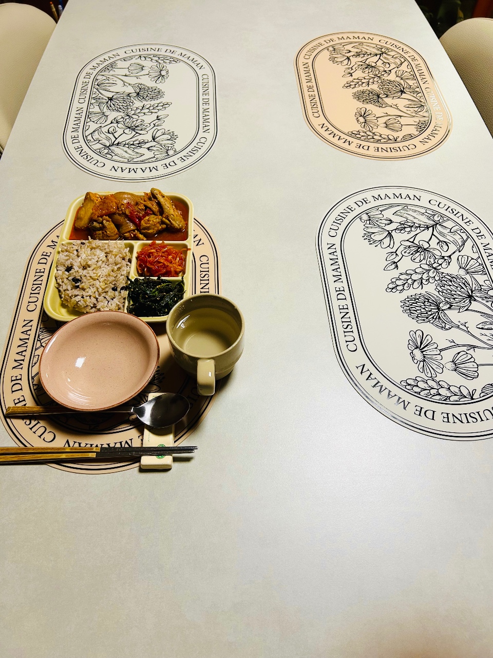 🪑새식탁, 새매트로 맞이하는 첫끼 : 잔반디너🍱