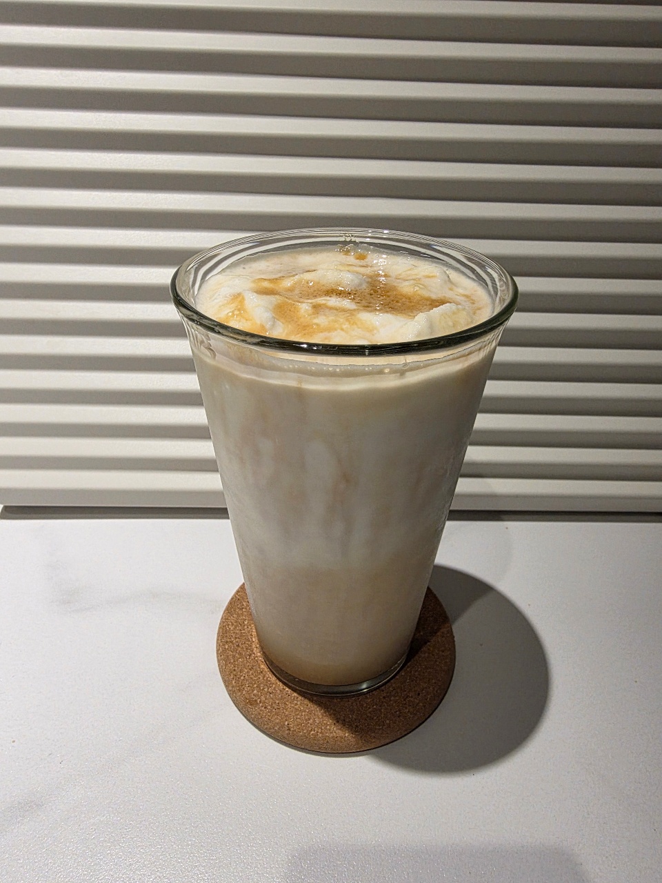 아직 더우니까 코코넛스무디라떼한잔~🥥🥛