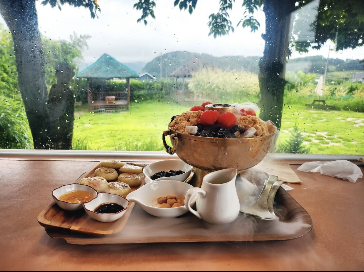 요름이니까 팥빙수~~ 비오는 날 먹으니 더 맛있네요
