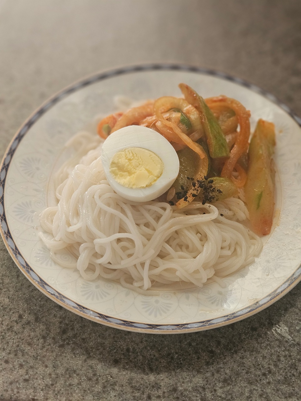 비빔소면!