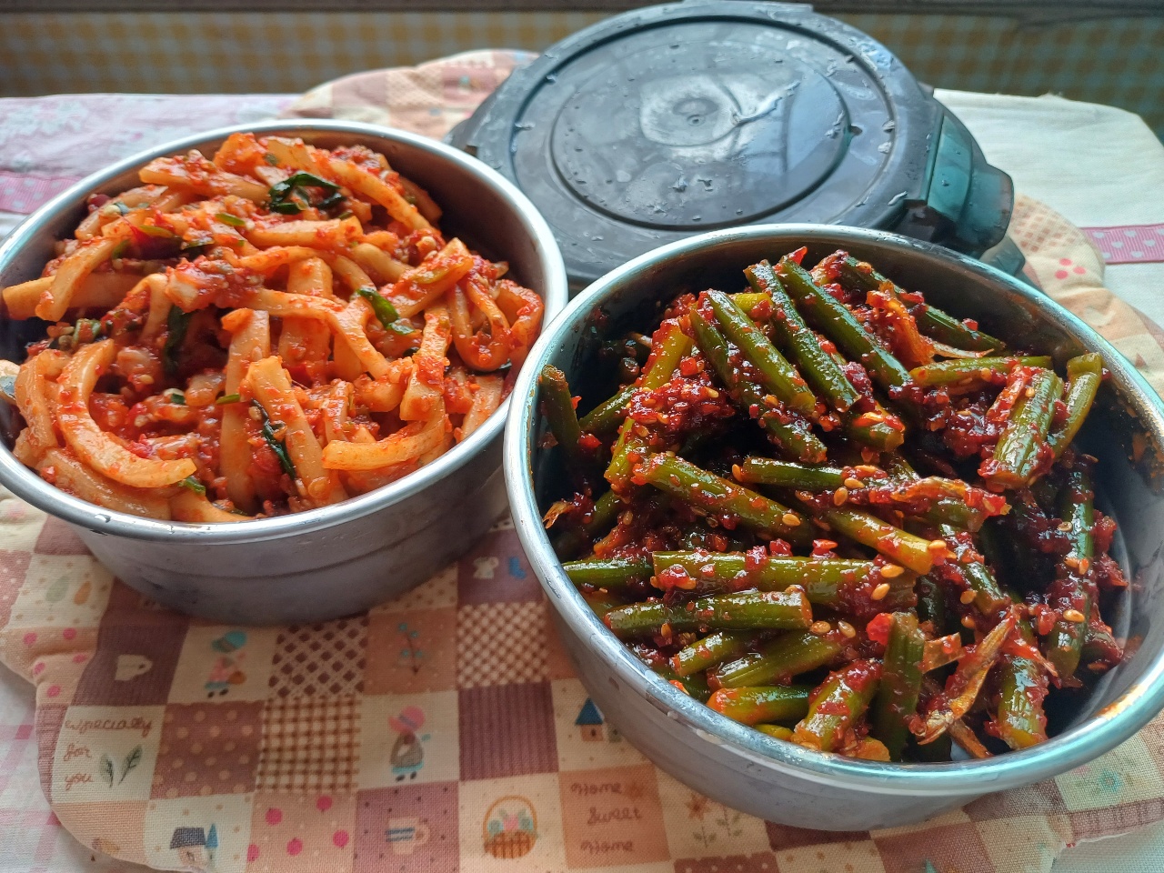 맛깔스런 반찬사왔어요