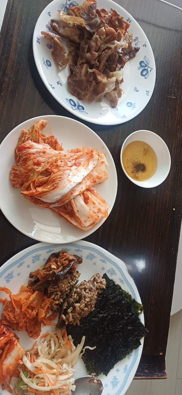 새 김치에 냉동목심
