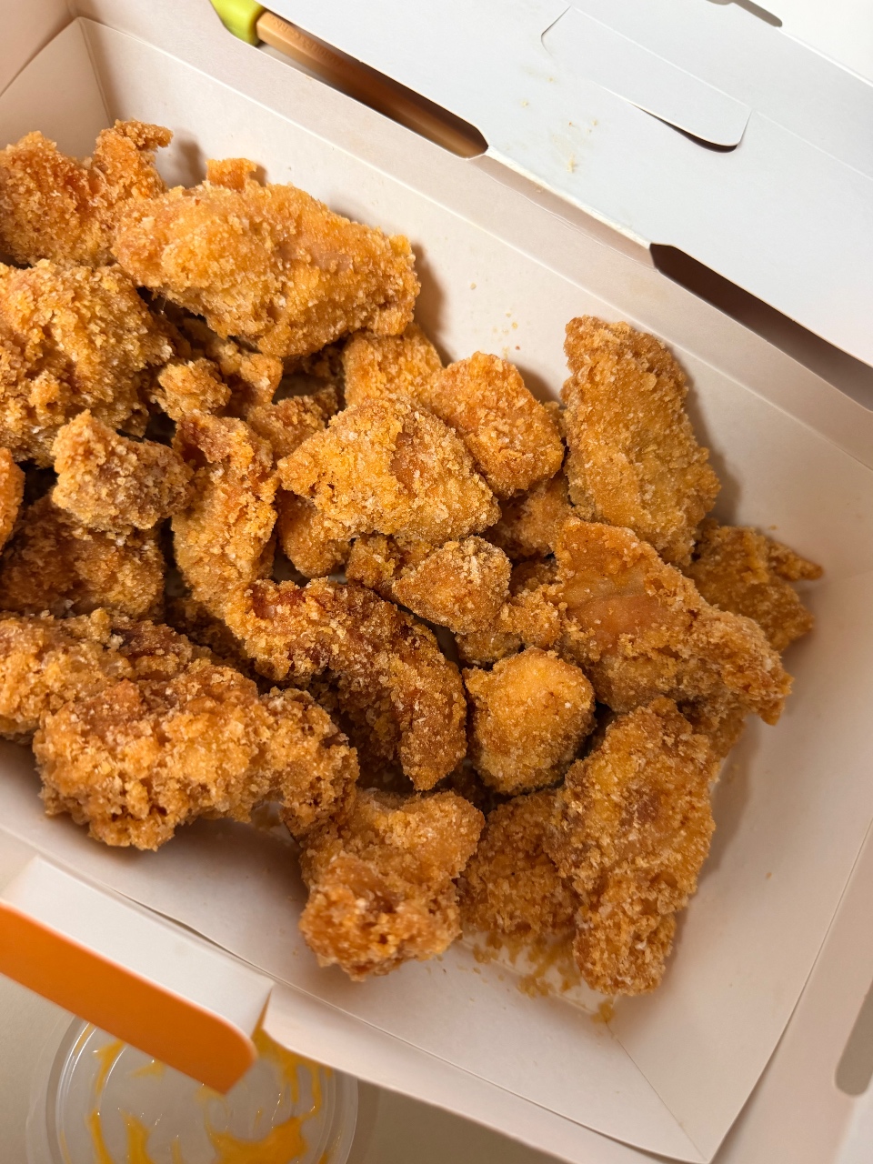 바른 치킨 크럼푹 황치즈소스