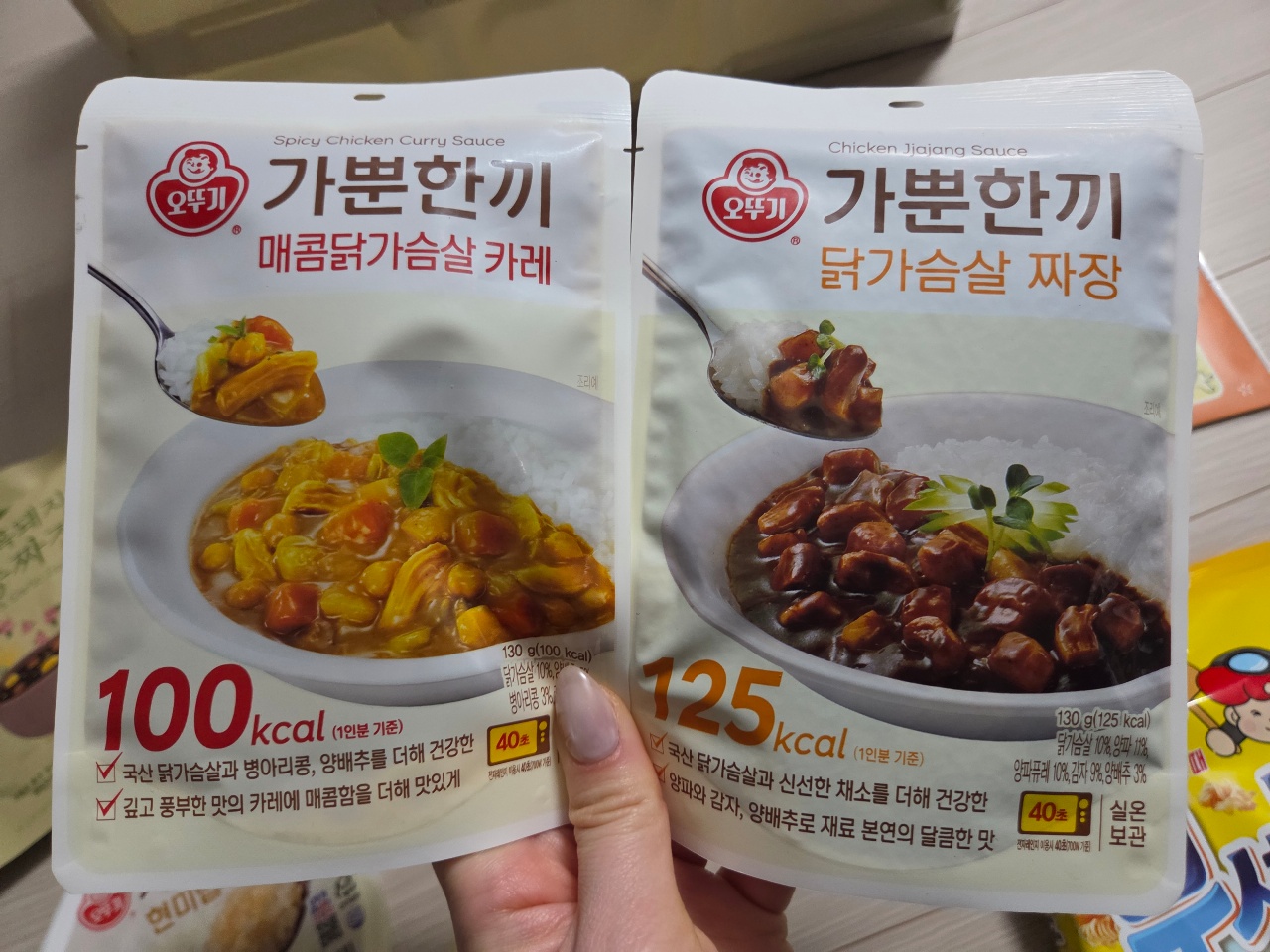 한국 닭 요리 소스 두 가지 종류의 파우치 패킹 제품