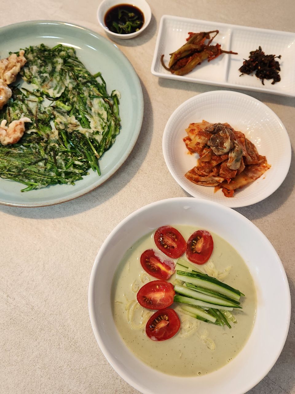 더운 여름날 시원한 콩국수