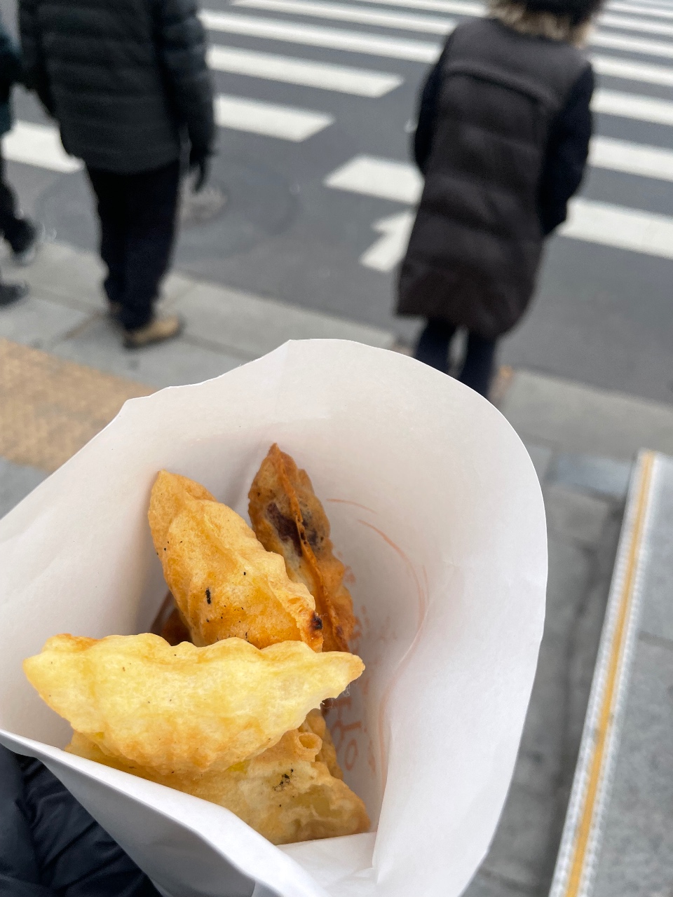 눈 맞으면서 붕어빵...🐟