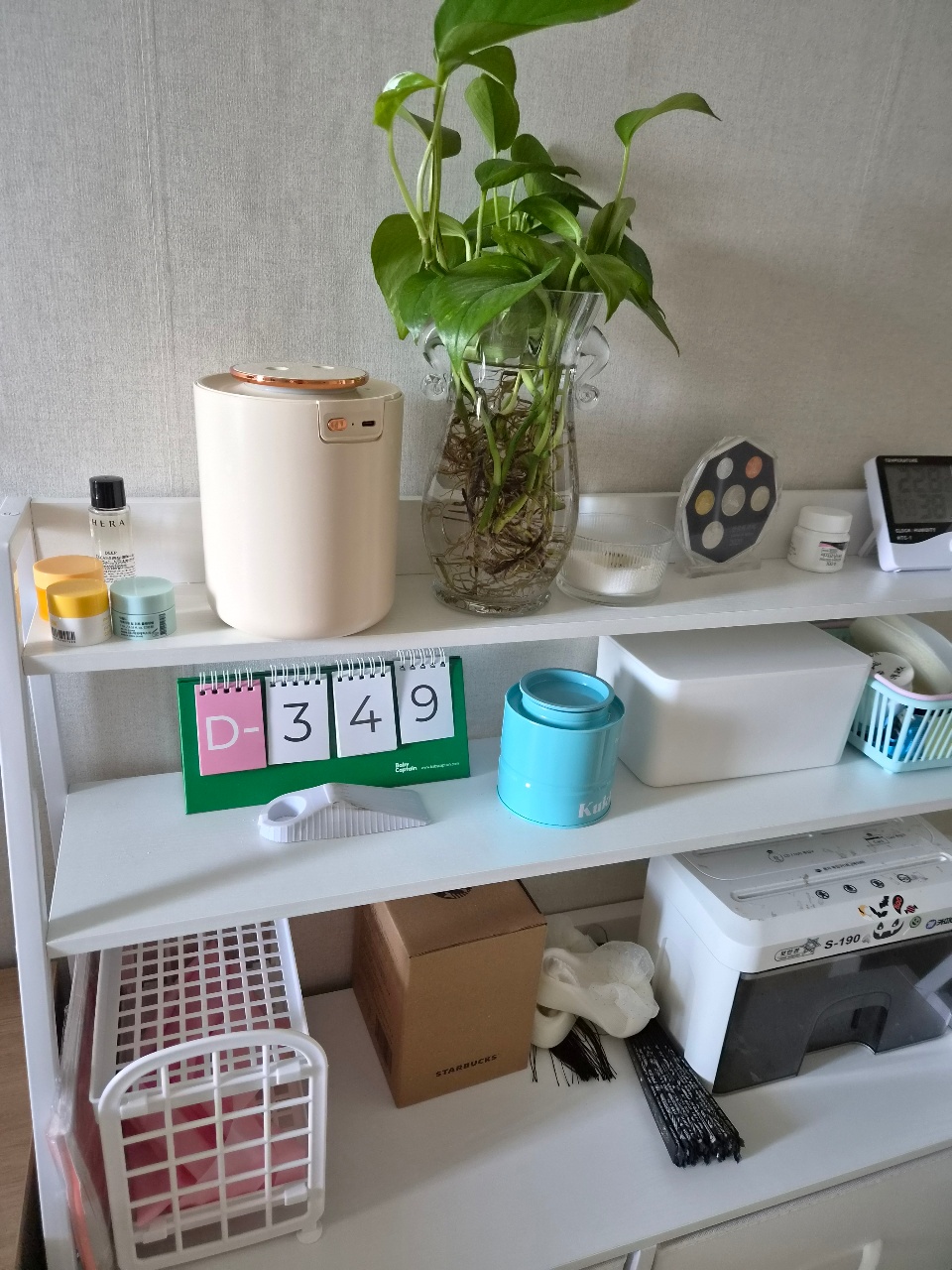점점 조잡해지는 전시존.