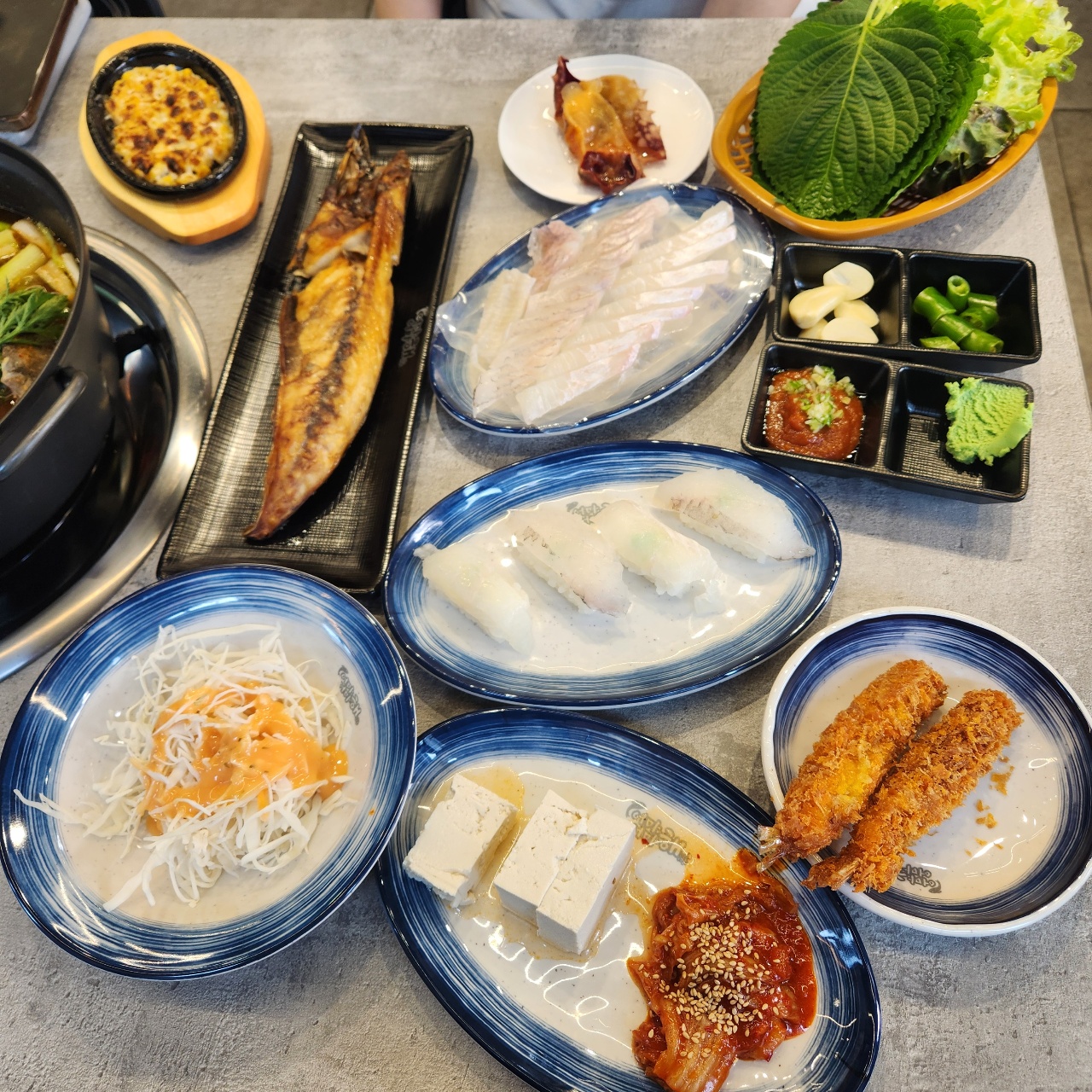 점심 특선 먹었어요!!!
