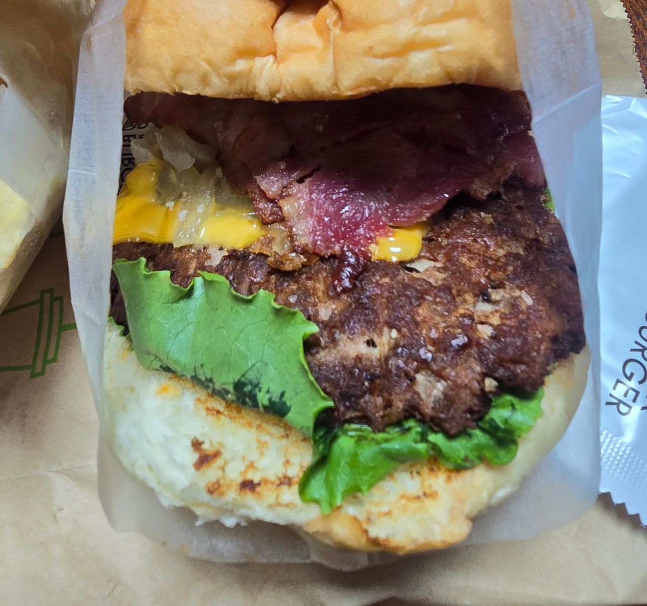 오늘의 늦은 저녁은 프랭크버거🍔🍹