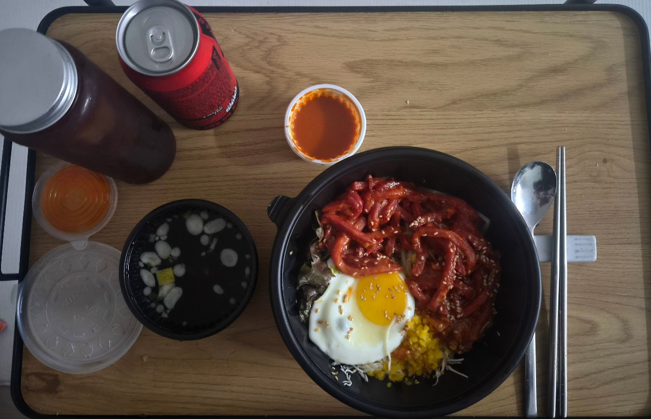 오늘 점심은 육회비빔밥