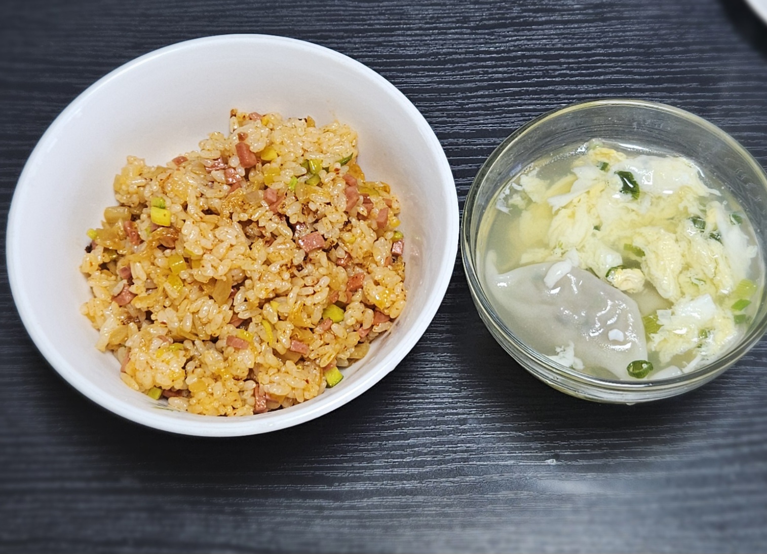 일욜 아침은 김볶 & 계란 만두국