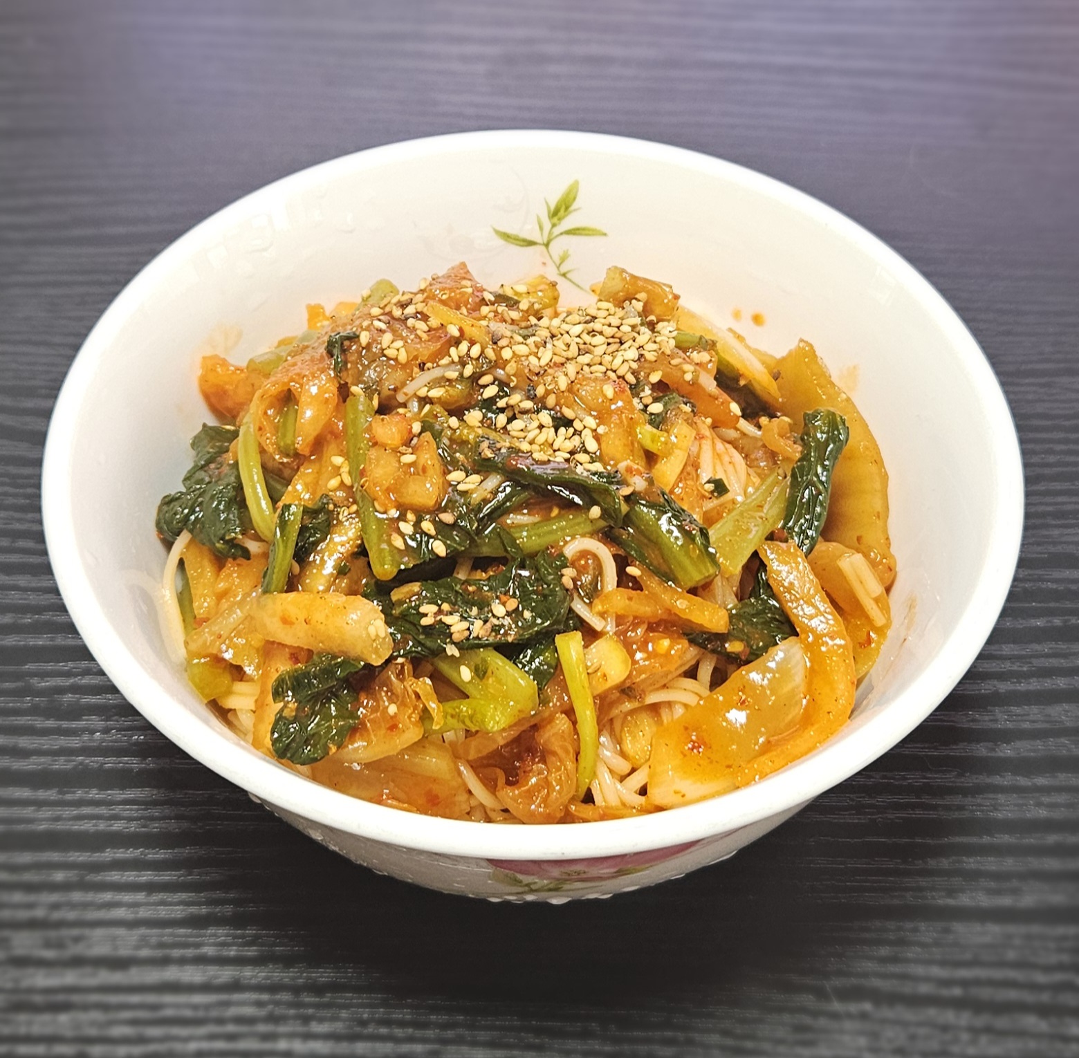 늦은 점심엔 비빔국수