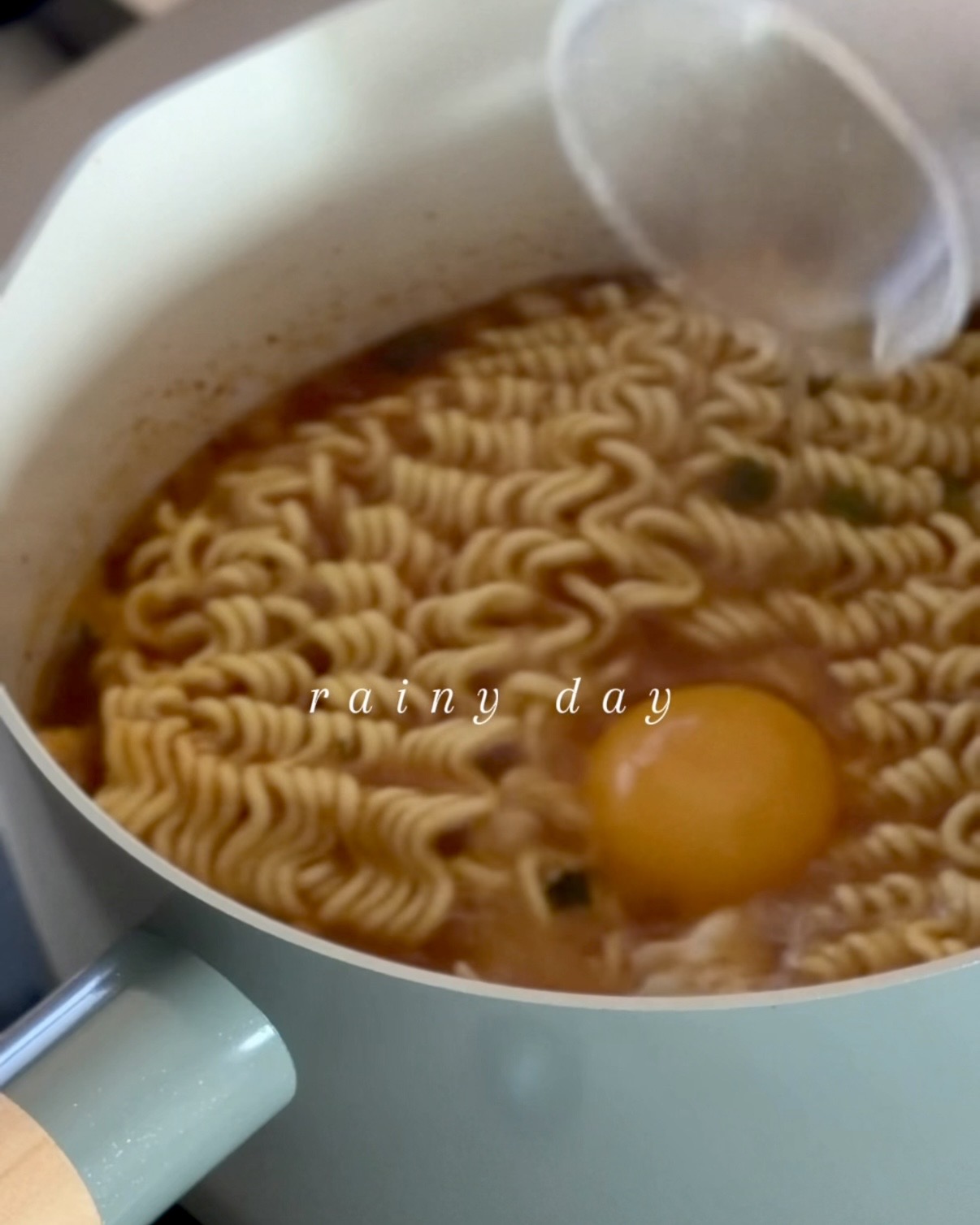 라면 끓이는 횟수가 늘어나는 장마철 🍜☔️