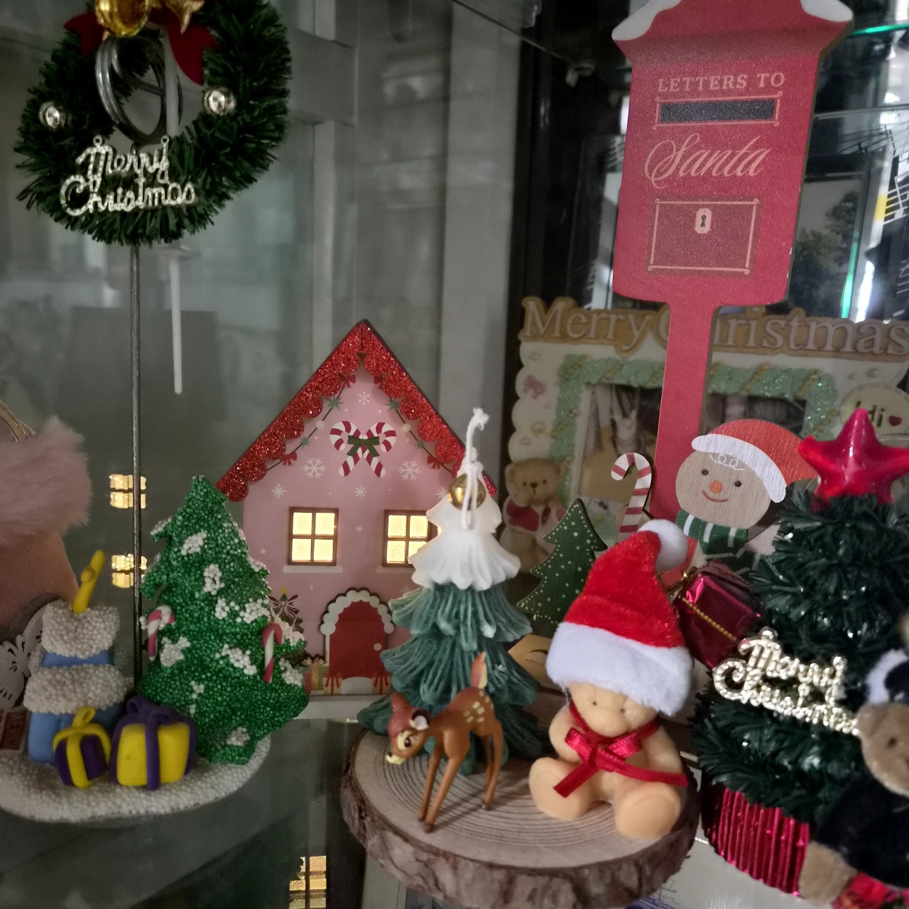 장식장 안의 크리스마스 🎄