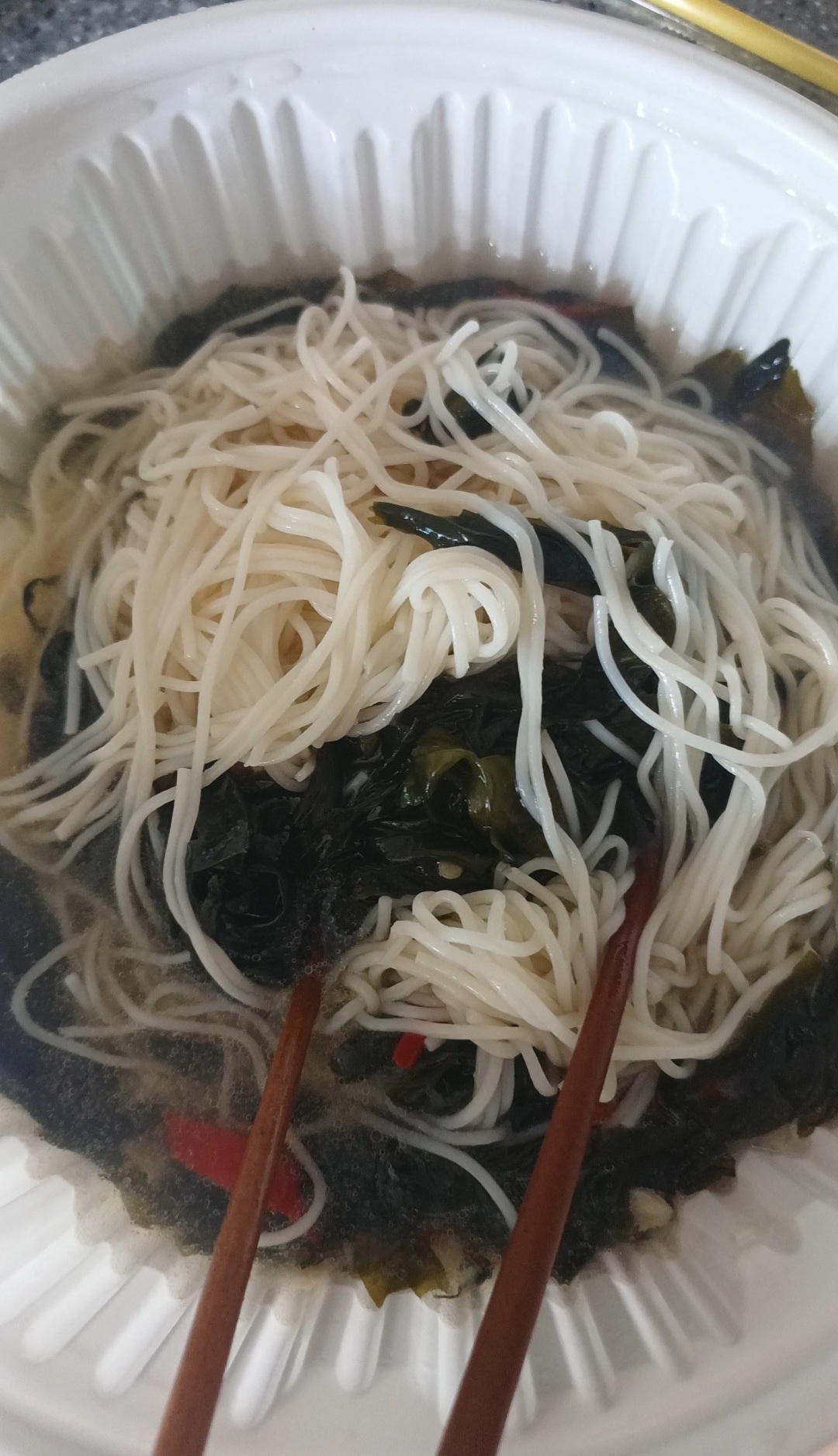미역냉국수 먹기 ㅋ