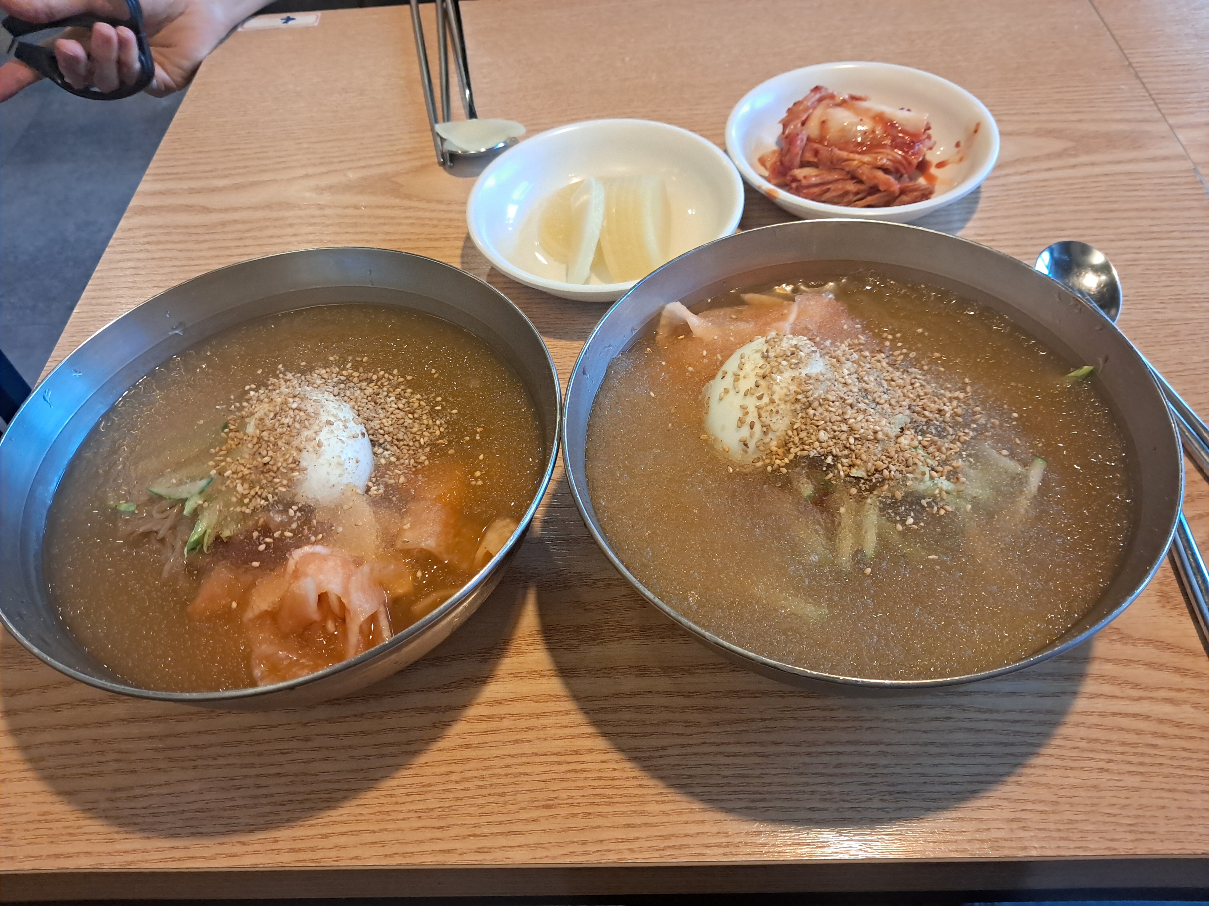 덥고 습한  피냉면 맛나네요