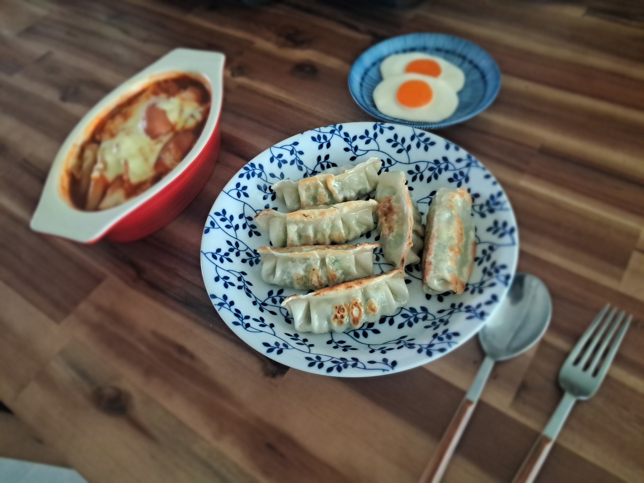        치즈 떡볶이, 만두로 한끼