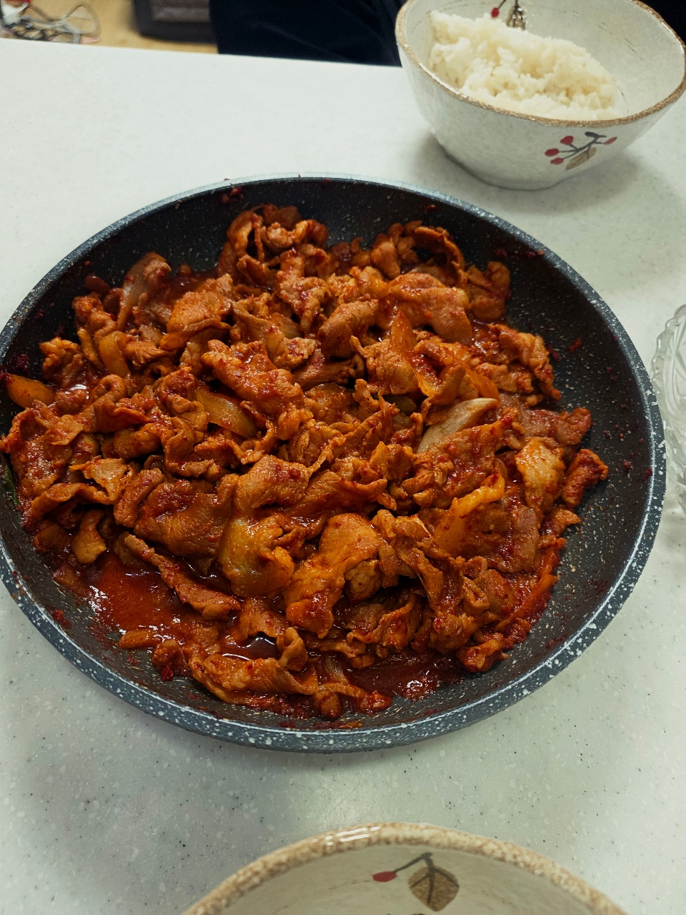 오늘 저녁은 제육볶음