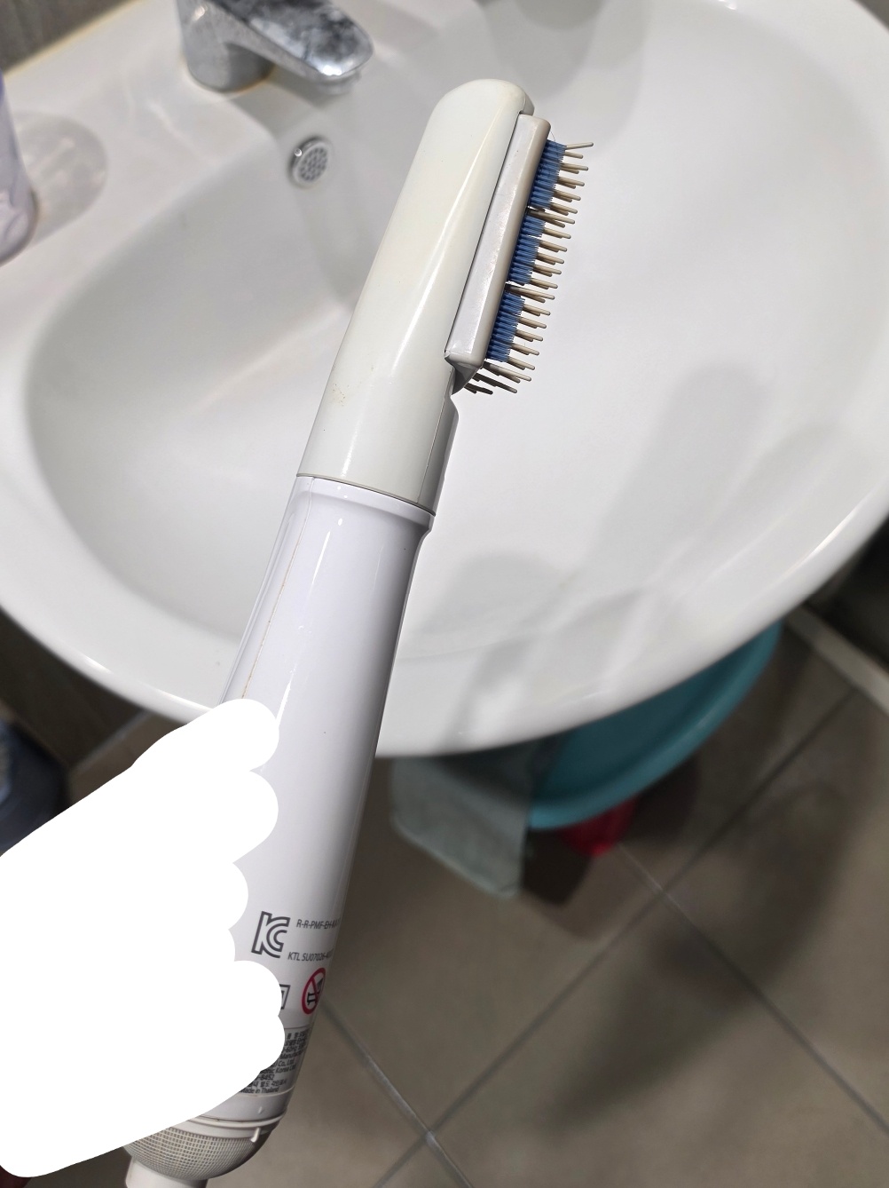우리집 가장 오래된 가전은 헤어드라이기